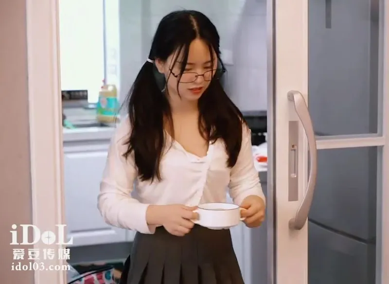 Con búp bê về quê ăn tết bị bố dượng địt vì càng lớn càng ngon